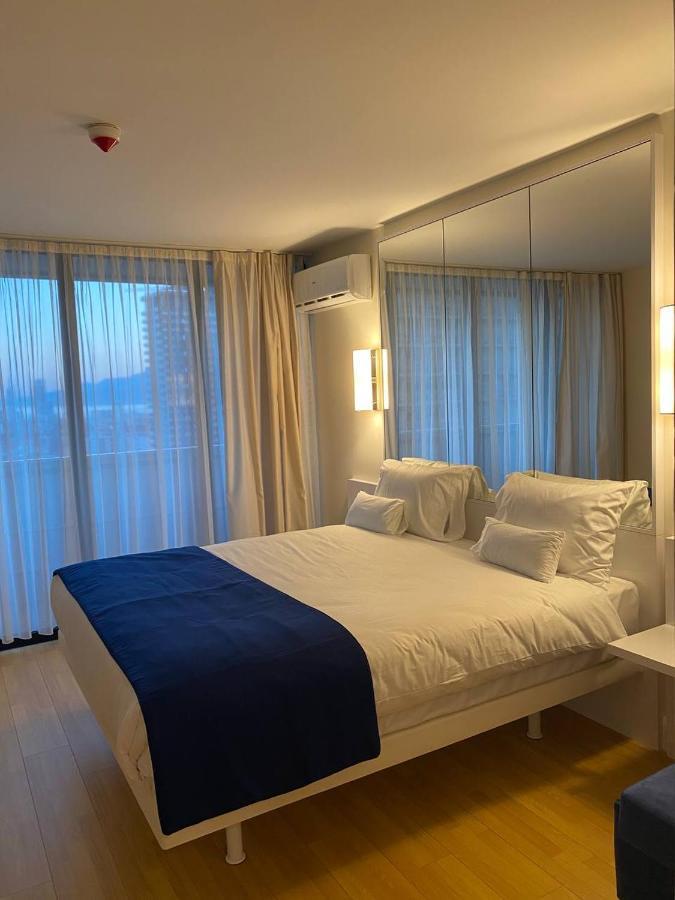 Orbi City Luxury Studio Harbour And Sea View バトゥーミ エクステリア 写真